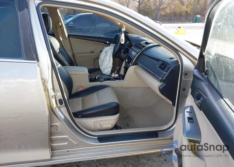 2014 Toyota Camry Hybrid Xle z USA, uszkodzony, nr VIN 4T1BD1FK6EU097647